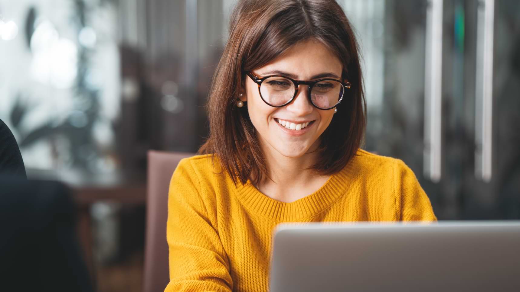 ondernemer leest informatie over de looptijd online